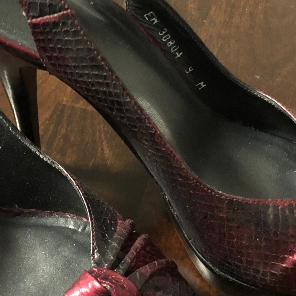 Snazzy Stuart Weitzman evening pumps